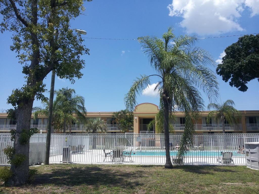 Quality Inn Saint Petersburg North-Tampa Bay St. Petersburg Exterior foto
