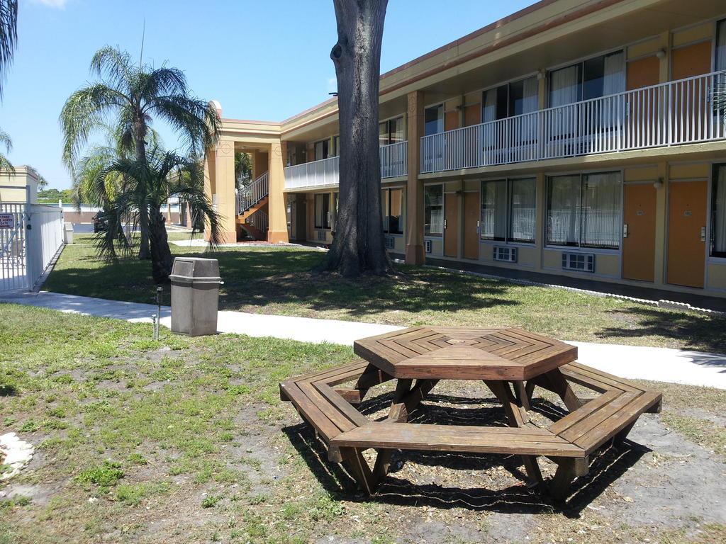 Quality Inn Saint Petersburg North-Tampa Bay St. Petersburg Exterior foto